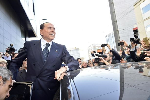 Tỷ phú Silvio Berlusconi từng giữ chức Thủ tướng Italy trong 3 nhiệm kỳ. Theo tạp chí Forbes, năm 2008, ông Berlusconi là người giàu thứ hai ở Italy với tổng tài sản lên tới 9,4 tỷ USD. Ảnh: Mirror.