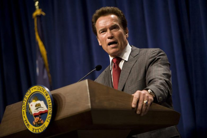 Arnold Schwarzenegger từng là vận động viên thể dục thể hình, diễn viên điện ảnh, trước khi trở thành Thống đốc bang California (2003-2011).