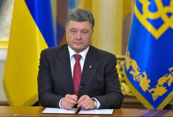 Theo sau ông Zelensky, đương kim Tổng thống Petro Poroshenko, một chính trị gia và doanh nhân nổi tiếng với biệt hiệu “ông trùm chocolate”, là một "đối thủ" đáng gờm của ông Volodymyr Zelensky trong cuộc đua ghế tổng thống năm nay. Ảnh: Livemint.