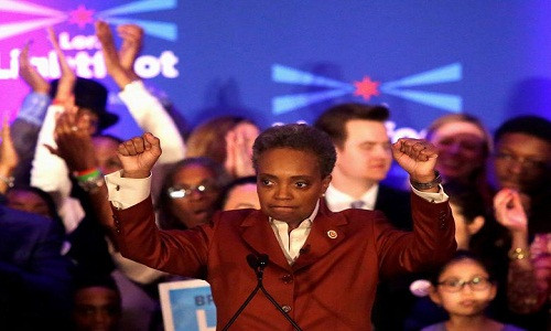 Theo hãng thông tấn Reuters, bà Lori Lightfoot đã trở thành nữ Thị trưởng Chicago da màu đầu tiên trong lịch sử thành phố này, sau khi giành chiến thắng trước "đối thủ" Toni Preckwinkle trong cuộc bỏ phiếu ngày 2/4. (Nguồn ảnh: Reuters)
