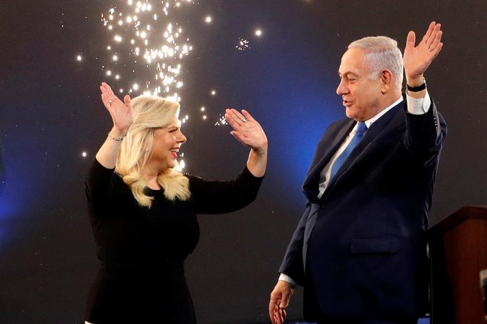 "Đây là một chiến thắng to lớn", Thủ tướng Israel Netanyahu phát biểu trước những người ủng hộ tại trụ sở của Đảng Likud, song ông cho rằng vẫn còn phải chờ cho kết quả chính thức được công bố. Nếu giành chiến thắng, ông Netanyahu sẽ là người đảm nhận vị trí Thủ tướng tại vị lâu nhất trong lịch sử 71 năm của Israel.