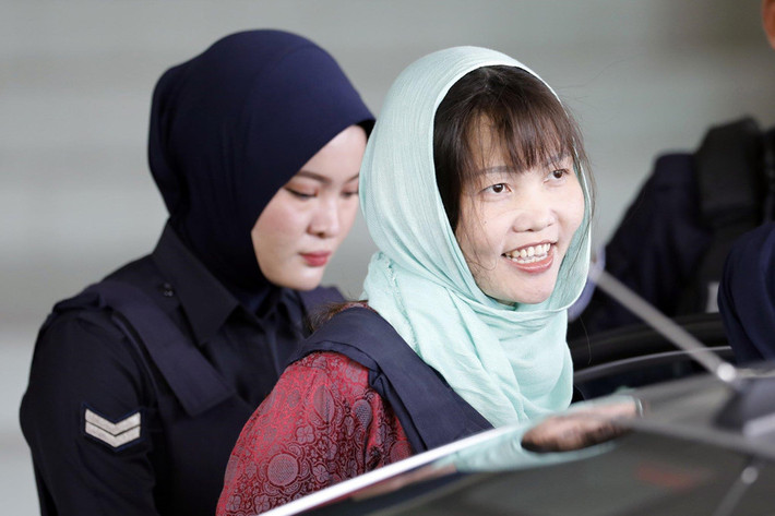 Sau khi cáo trạng được đọc, Hương đã nhận tội. Cô mỉm cười và cảm ơn thẩm phán Azmi Ariffin, các công tố viên cũng như chính phủ hai nước Việt Nam và Malaysia Ảnh: AP.