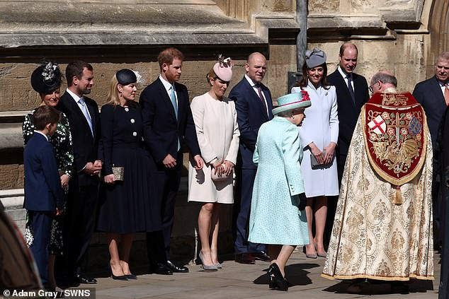 Trong ngày vui này, Nữ hoàng Anh Elizabeth đã tham dự buổi lễ Phục sinh tại nhà nguyện St George cùng nhiều thành viên khác trong gia đình Hoàng gia, trong đó có vợ chồng Hoàng tử William, Hoàng tử Harry, Công chúa Beatrice, Hoàng tử Andrew,...Tuy nhiên, Công nương Meghan Markle, vợ của Hoàng tử Harry, vắng mặt trong sự kiện này.