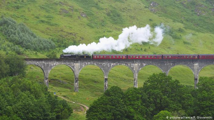 Glenfinnan là một cây cầu cạn đường sắt trên tuyến đường sắt West Highland ở Scotland. Nó được xây dựng từ tháng 7/1897 tới tháng 10/1898 thì hoàn thành.