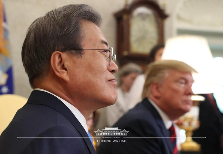Ông Trump đã đề nghị người đồng cấp Hàn Quốc giúp tạo điều kiện để tổ chức cuộc đối thoại mới với Chủ tịch Kim Jong-un.