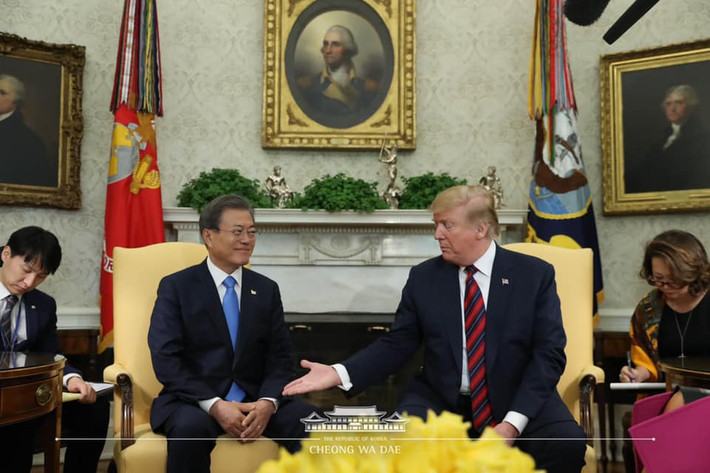Chuyến thăm Mỹ của Tổng thống Moon diễn ra trong bối cảnh cuộc thảo luận giữa Washington và Bình Nhưỡng đang bị đình trệ kể từ sau cuộc gặp Thượng đỉnh Mỹ - Triều lần 2 kết thúc mà không có thỏa thuận hồi tháng 2/2019.