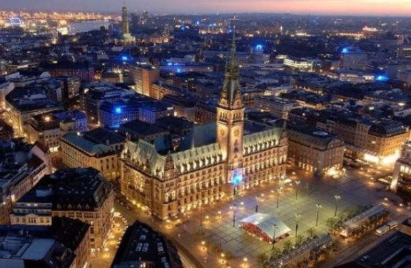 Tên của bánh Hamburger có nguồn gốc từ thành phố Hamburg, Đức. Ảnh: TA.