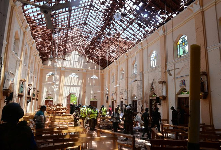 Ngoài ra, ít nhất 3 cảnh sát thiệt mạng trong vụ vây ráp ngôi nhà ở thủ đô Colombo. Ảnh: Reuters.
