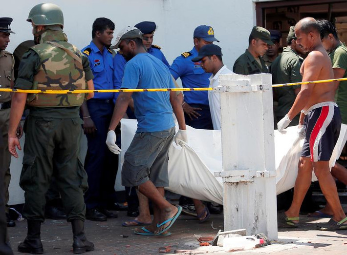 Theo Bộ Ngoại giao Sri Lanka, ít nhất 11 người thiệt mạng tại Bệnh viện Quốc gia ở Colombo là người nước ngoài, trong đó có 2 người mang quốc tịch Mỹ và Anh. Những nạn nhân khác được xác định bao gồm 3 người đến từ Anh, 3 Ấn Độ, 2 người đến từ Thổ Nhĩ Kỳ và 1 Bộ Đào Nha. Ảnh: Reuters.