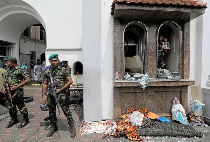 Các vụ đánh bom liều chết nhằm vào nhà thờ và khách sạn tại thủ đô Sri Lanka và vùng ngoại ô ngay ngày Lễ Phục sinh. Ảnh: Reuters.