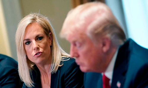 Bà Kirstjen Nielsen từ chức được cho là do bất đồng với Tổng thống Trump về chính sách nhập cư. CNN cho biết, hai tuần trước đó, bà Kirstjen Nielsen đã từ chối thực hiện lệnh đóng cửa biên giới Mỹ với Mexico ở khu vực El Paso mà Tổng thống Mỹ Donald Trump đưa ra. Ảnh: Axios.