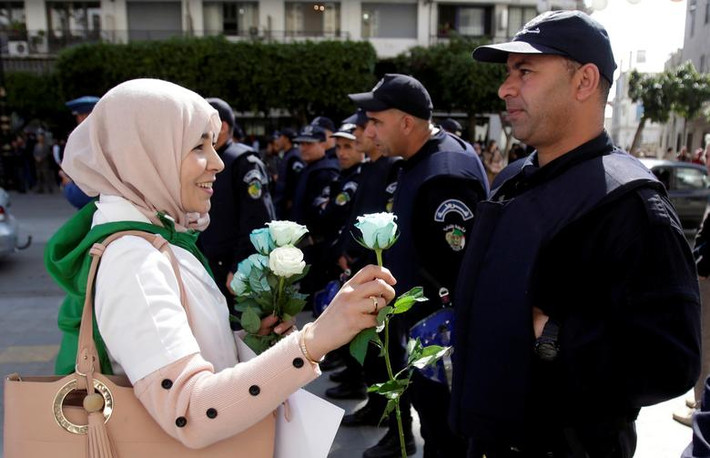 Trước đó, trong bài phát biểu trên truyền hình ngày 26/3, Tư lệnh quân đội Algeria, ông Ahmed Gaed Salah, đã đề cập tới việc đương kim Tổng thống Abdelaziz Bouteflika nên từ chức khi "không còn phù hợp để điều hành đất nước" bởi sức khỏe ông không được tốt trong những năm gần đây. Ảnh: Reuters.