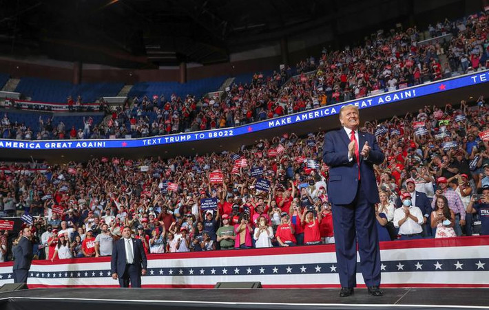 Theo ban quản lý chiến dịch tái tranh cử của Tổng thống Trump, có hơn 1 triệu yêu cầu đặt chỗ cho sự kiện diễn ra tại trung tâm BOK, vốn chỉ có sức chứa 19.000 chỗ ngồi.