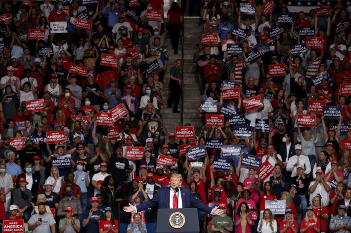 Được biết, Tổng thống Trump và nhiều người tham dự sự kiện ở Trung tâm BOK tối 20/6 đã không đeo khẩu trang.