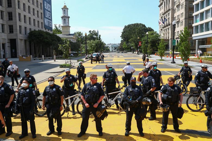 Cảnh sát Washington "giải phóng" hoàn toàn khu Black Lives Matter Plaza của người biểu tình hôm 23/6.