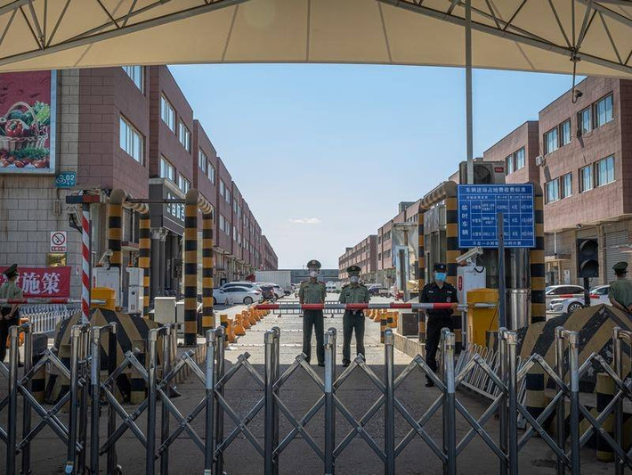 Nhiều người trước đó nói rằng chợ Tân Phát Địa chỉ cần ho nhẹ thì thị trường nông sản Trung Quốc sẽ rung chuyển. Ảnh: AN.