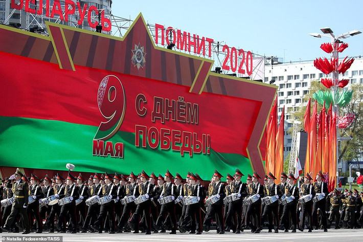 Không những vậy, năm nay Belarus còn tổ chức sớm hơn Nga, vào đúng ngày 9/5/2020. Belarus từng cùng các nước cộng hòa khác thuộc Liên Xô chiến đấu chống lại phát xít Đức thời Thế chiến 2.