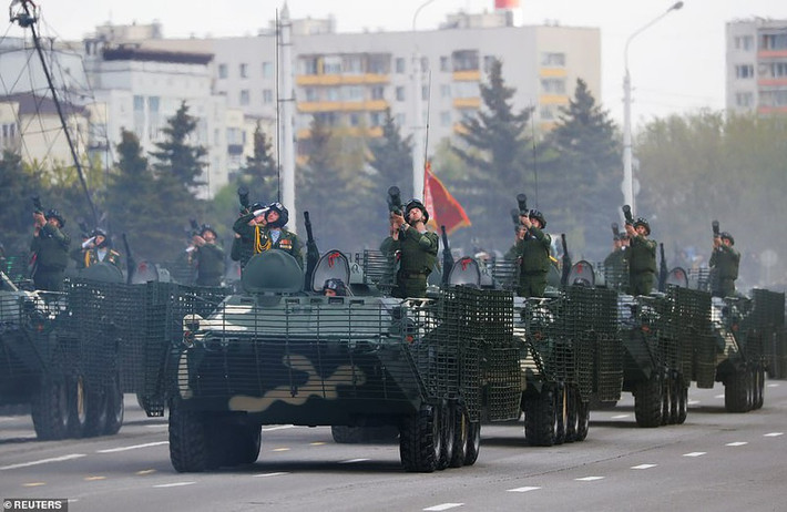 Bất chấp dịch Covid-19 hiện nay, Belarus cũng giống Nga tổ chức duyệt binh hoành tráng kỷ niệm ngày Chiến thắng trước phát xít. Belarus là một trong số ít nước kỷ niệm sự kiện này giống Nga.