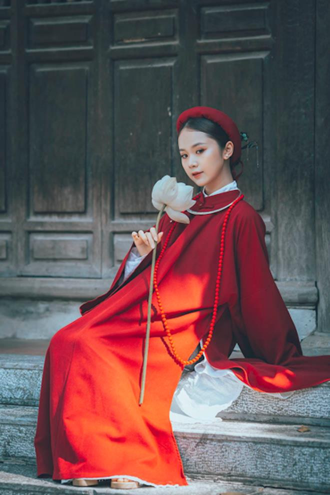 “Các cô gái đã có danh hiệu thì càng phải có học thức. Điều này sẽ giúp chúng ta có được sự công nhận của mọi người vì sở hữu được cả sắc đẹp và trí tuệ”, Linh cho biết. (Ảnh: Quang Huy)
