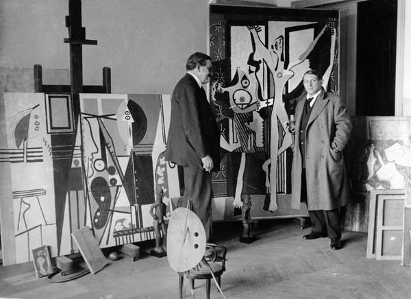 Các họa sĩ, nhà văn như Pablo Picasso, Ernest Hemingway và F. Scott Fitzgerald sống ở Paris trong thập kỷ bùng nổ sáng tạo đó.