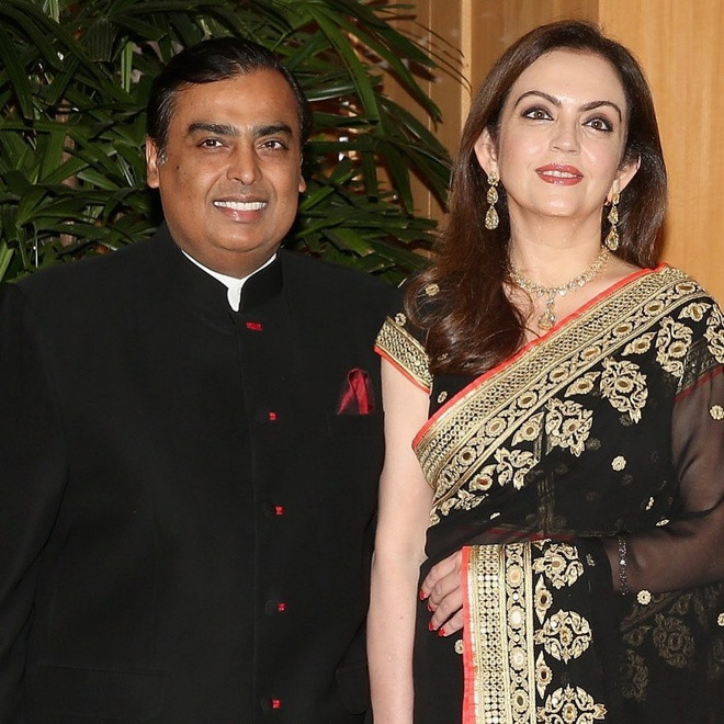 Cựu vũ công và ông Mukesh Ambani kết hôn năm 1985. Sau khi làm dâu nhà tỷ phú, tên tuổi của bà cũng được nhiều người biết tới hơn. Tuy nhiên, bà không dựa dẫm vào tiềm lực nhà chồng mà luôn nỗ lực tự khẳng định bản thân qua các hoạt động riêng. Hiện, bà là hiệu trưởng trường quốc tế Dhirubhai Ambani, đồng thời là chủ tịch của Reliance Foundation - tổ chức từ thiện trực thuộc tập đoàn Reliance Industries của chồng. Bên cạnh đó, bà được Forbes bình chọn là nữ lãnh đạo doanh nghiệp có ảnh hưởng nhất ở châu Á, nhận giải thưởng Rashtriya Khel Protsahan danh giá từ Tổng thống Ấn Độ vì những đóng góp của Reliance Foundation trong lĩnh vực giáo dục, sức khỏe.