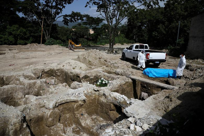 Bức ảnh chụp tại nghĩa trang La Bermeja ở San Salvador, El Salvador, ngày 13/6.