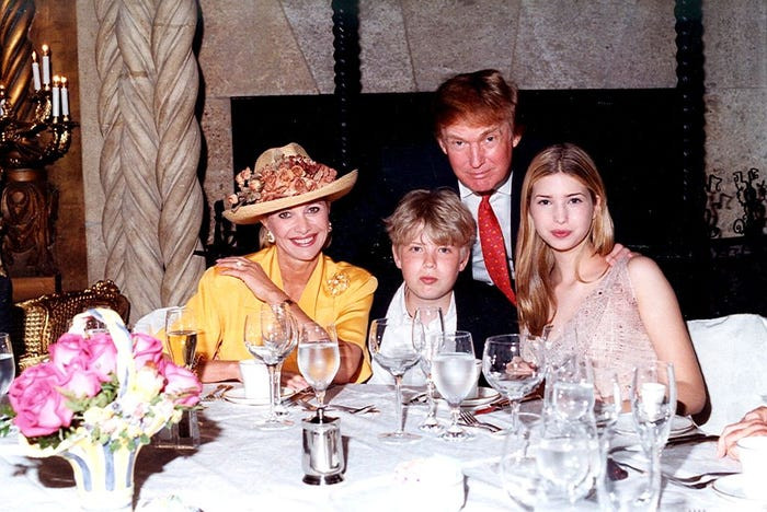 Ông Trump nổi tiếng quen biết nhiều người mẫu. Người vợ đầu tiên của ông, bà Ivana, từng là người mẫu thời trang. Ông Trump và bà Ivana có với nhau 3 người con chung là Donald Jr., Ivanka, và Eric.