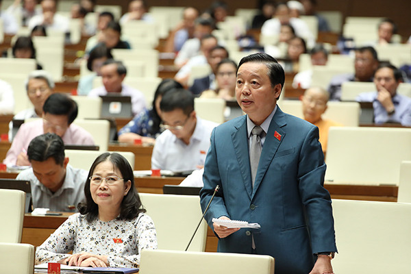 Mới đây, Bộ Tài nguyên và Môi trường đề xuất thu phí rác thải theo khối lượng thay vì phương án thu theo bình quân đầu người hay hộ gia đình như trước. Ảnh: Vietnamnet.vn.