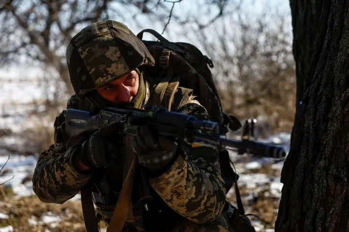 Từ đầu năm 2023, Nga đã tăng cường đáng kể lực lượng tại Ukraine. Vào tháng 1/2023, quân số Nga tại chiến trường là khoảng 360.000, đến tháng 6/2023 tăng lên 410.000. Đến tháng 1/2024, con số này tiếp tục tăng lên 470.000 và chạm mốc 560.000 vào tháng 10/2024. Ảnh: Reuters.
