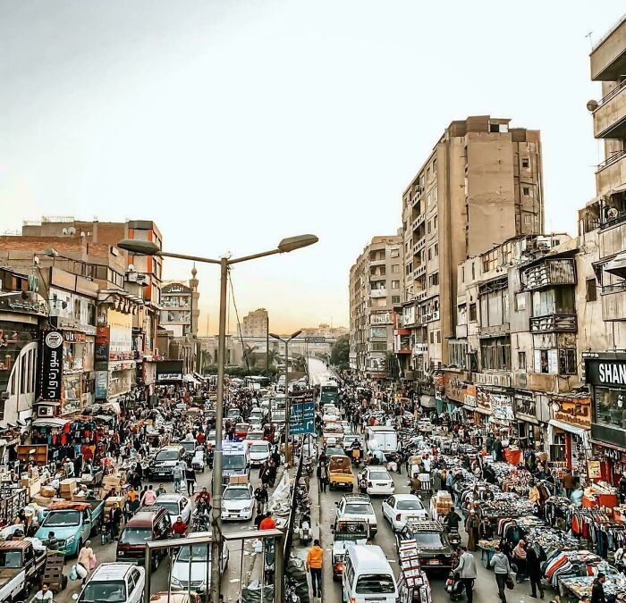 Cảnh tượng đông đúc ở Cairo, Ai Cập. Nhiều đô thị, thành phố đối mặt với tình trạng quá tải dân số.