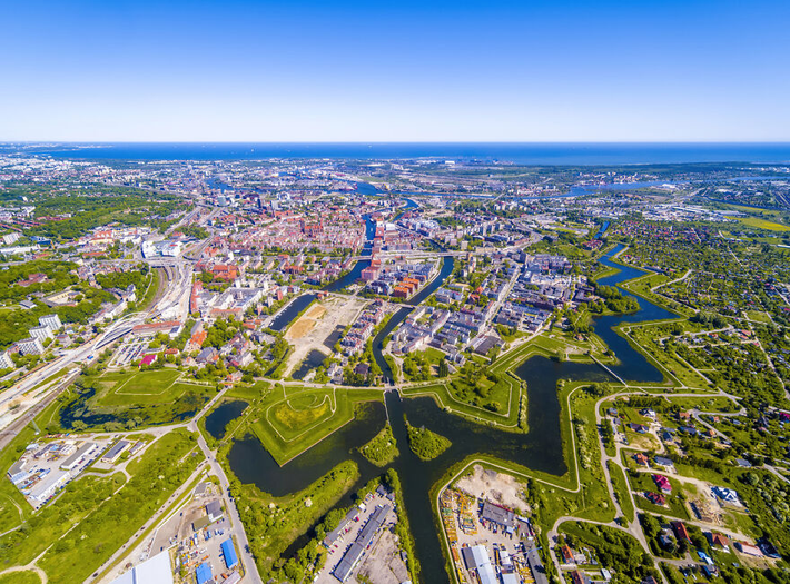 Gdańsk nhìn từ trên cao. Gdansk từng là thành phố lớn nhất Ba Lan và có cảng lớn nhất Biển Baltic.