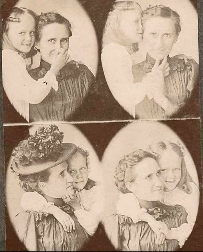 Người mẹ và con gái trước máy ảnh vào khoảng năm 1900.