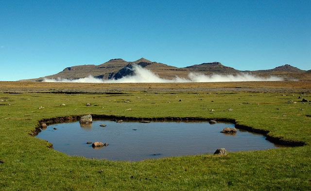 Bức ảnh chụp dãy núi Drakensberg vào tháng 4/2006.