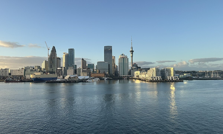Auckland được biết đến là "thành phố núi lửa" vì được xây dựng trên một cánh đồng núi lửa đang hoạt động. Ảnh: Wikipedia.