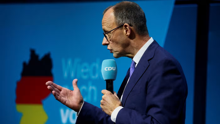 Năm 2018, ông tuyên bố trở lại chính trường. Vào ngày 15/11/2021, Friedrich Merz tuyên bố ứng cử trong cuộc bầu cử lãnh đạo CDU lần thứ hai trong năm. Ông được bầu làm lãnh đạo CDU vào tháng 12/2021 và nhậm chức vào tháng 1/2022. Ảnh: Reuters.