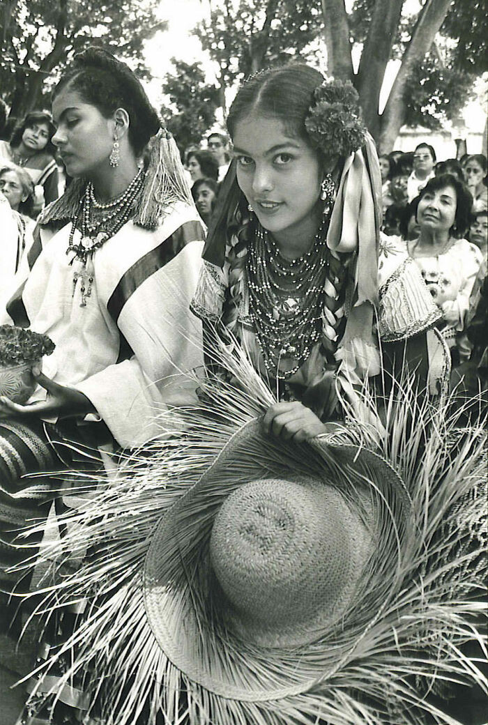 Cô gái trẻ đến từ Oaxaca, Mexico, tại một buổi lễ năm 1985.