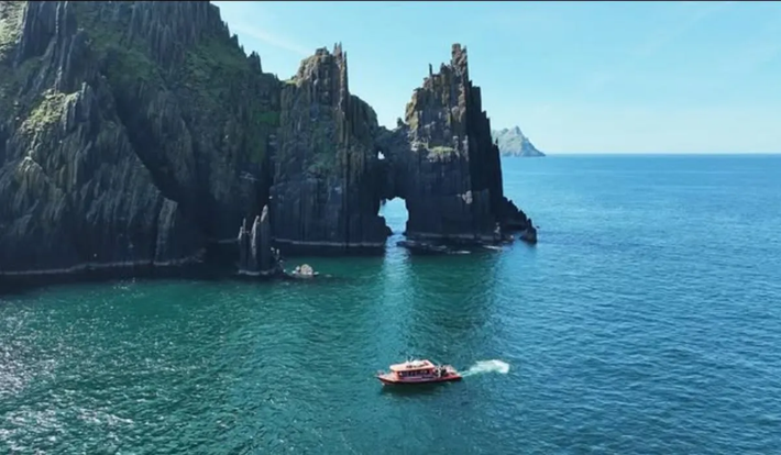 Họ kết hôn tại Boston và chuyển về Ireland vào năm ngoái. Họ mong muốn được ở trên đảo Great Blasket một thời gian và trải nghiệm một cuộc sống khác. Ảnh: Instagram.