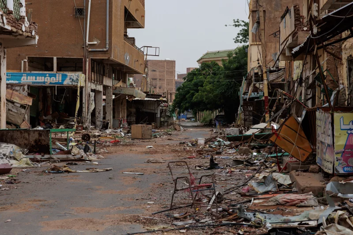 Thành phố Omdurman của Sudan từng sôi động và nhộn nhịp đã trở nên hoang tàn, đổ nát vì những cuộc giao tranh dữ dội giữa các lực lượng trong nước. Ảnh: NPR.