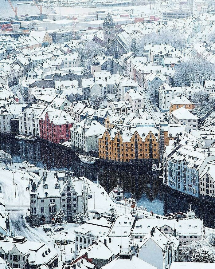 Bức ảnh chụp tại Alesund, Na Uy.