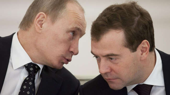 Cả Tổng thống Putin và cựu Thủ tướng Medvedev đều khẳng định mối quan hệ tốt đẹp giữa hai người. Cựu Thủ tướng Medvedev từng chia sẻ rằng mối quan hệ cá nhân của ông với Tổng thống Vladimir Putin rất "thân thiết và bền chặt". Ảnh: SCD.