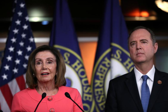 Đội công tố viên sẽ do nghị sĩ Adam Schiff (phải) thuộc Ủy ban Tình báo và nghị sĩ Jerry Nadler thuộc Ủy ban Tư pháp dẫn dắt.