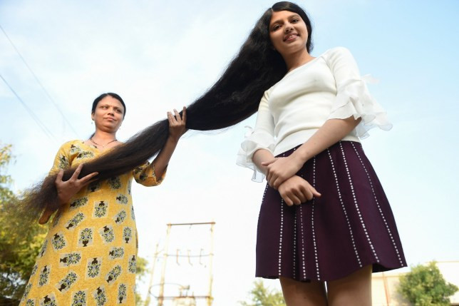 Nilanshi và mẹ cô.