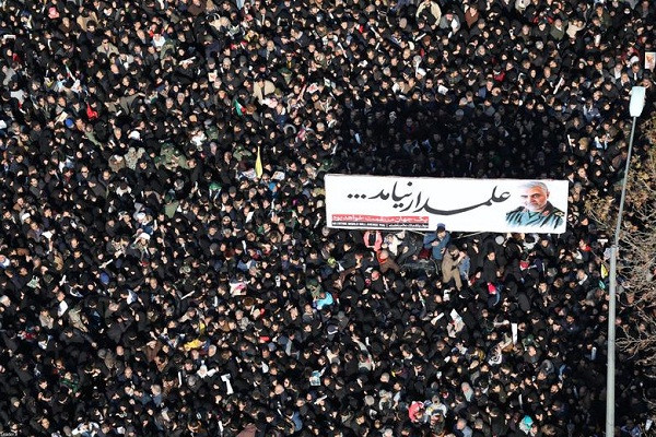 Trước đó, thi thể tướng Iran Soleimani đã được đưa từ Iraq về sân bay ở thành phố Ahvaz (Iran) sáng ngày 5/1.