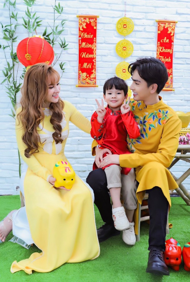 Thu Thủy cũng muốn con trai giữ gìn những văn hoá cổ truyền để con cái không quên nguồn gốc quê hương khi lớn lên.