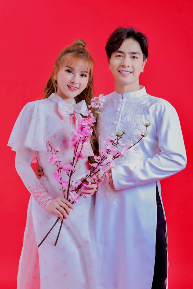 Trong năm mới, Thu Thủy chỉ mong sự bình an cho gia đình nhỏ của mình.