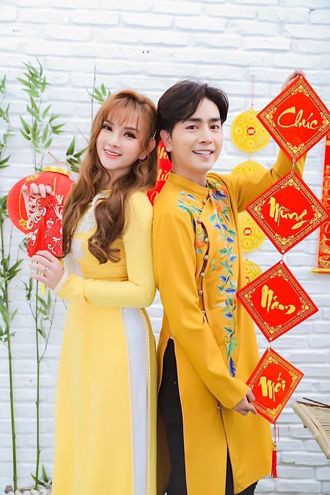 Cô và ông xã cũng thường xuyên tham gia nhiều hoạt động thiền nguyện để chia sẻ với nhiều hoàn cảnh khó khăn.