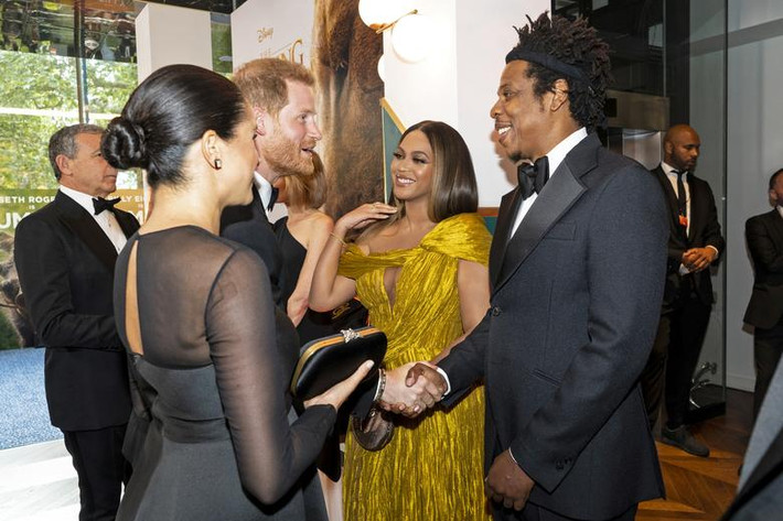 Meghan và Harry tới dự buổi ra mắt phim The Lion King tại London, Anh, ngày 14/7/2019.