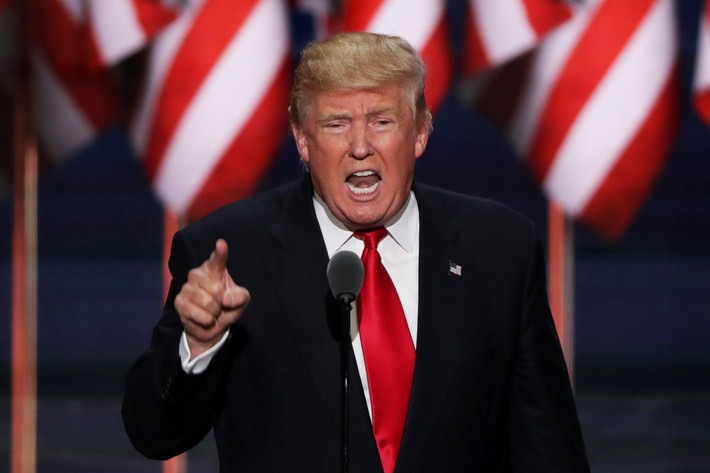 Sau đó cùng ngày, Tổng thống Trump nói rằng Quân đội Mỹ đã xác định 52 địa điểm quan trọng đối với Iran và đã sẵn sàng tấn công “rất nhanh và khốc liệt” nếu Iran trả đũa Mỹ vì vụ sát hại Tướng Qasem Soleimani. Ảnh: Independent.