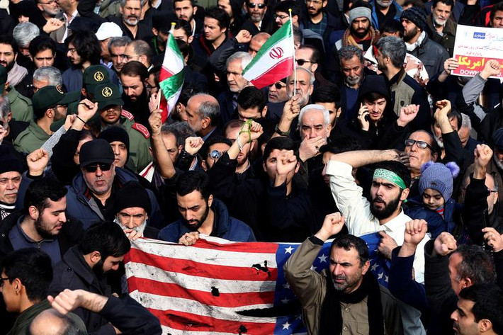 Cùng ngày, thư ký Hội đồng An ninh Quốc gia Tối cao Iran tuyên bố Tehran đang xem xét 13 "kịch bản trả thù" Mỹ, và "ngay cả khi kịch bản yếu nhất được lựa chọn, việc thực thi nó có thể là cơn ác mộng lịch sử đối với người Mỹ". Ảnh: Reuters.