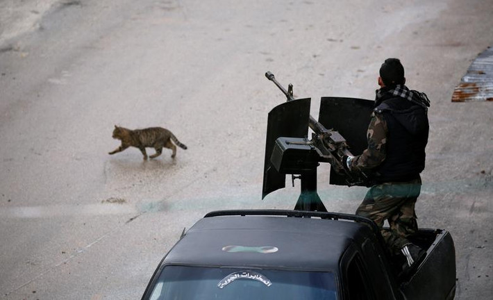 Trước đó, Không quân Syria đã thực hiện nhiều đợt không kích nhằm vào khủng bố HTS tại Ma'arat Al-Numan, cùng với đó là sự yểm trợ hỏa lực của Nga.